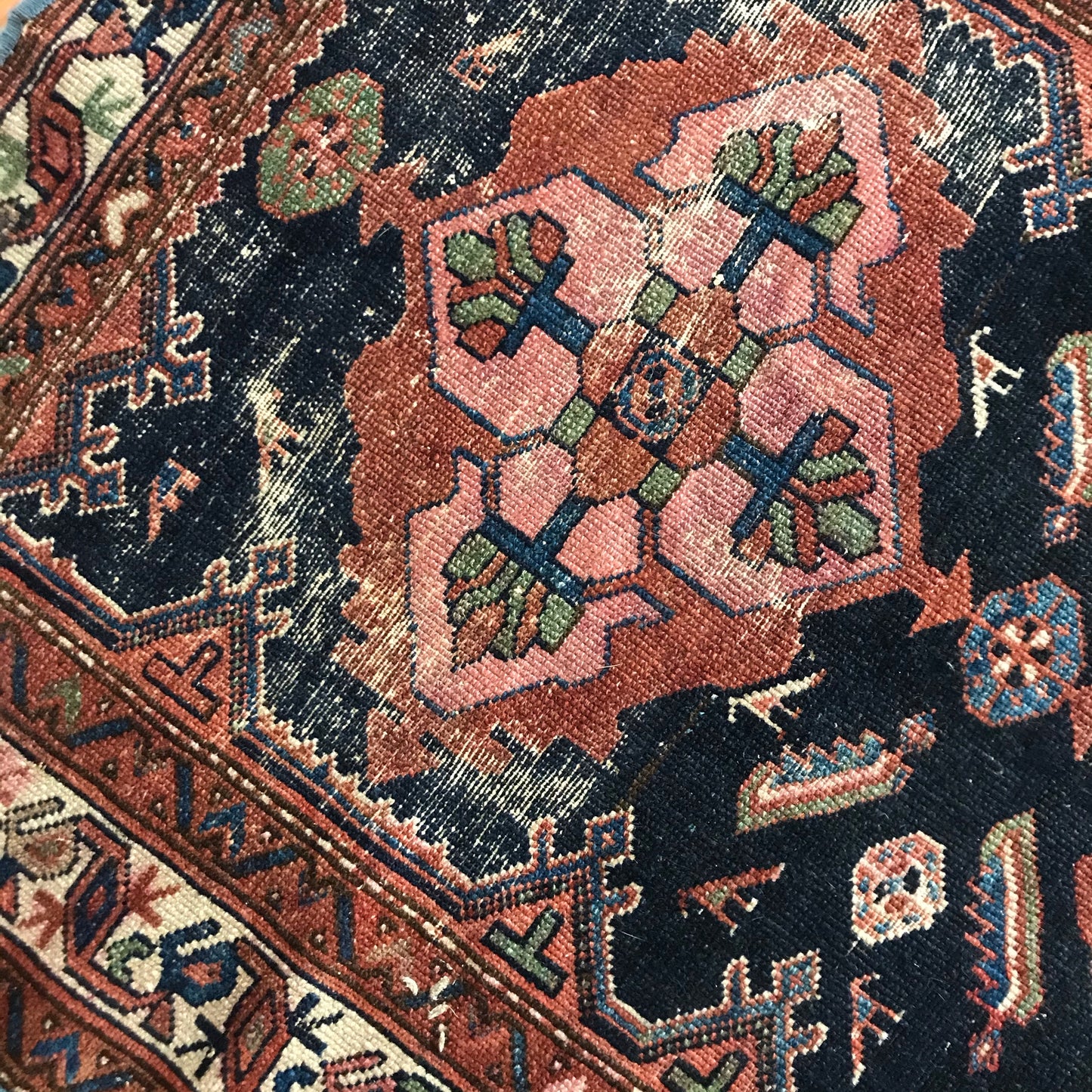 “DANA” Vintage Hand-knotted Area Rug (3.5 x 5.10)