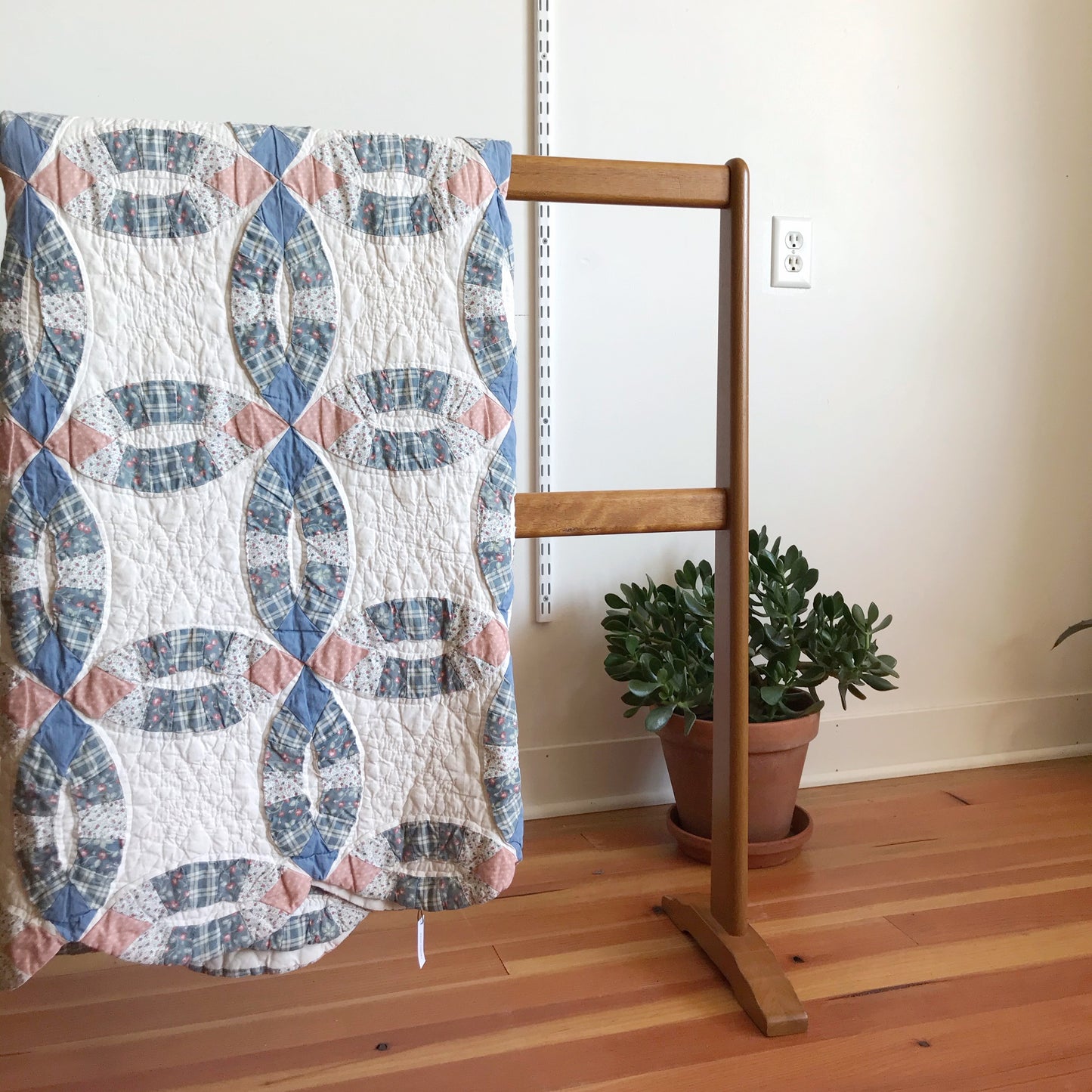 Vintage Handmade "Wedding Ring" Quilt