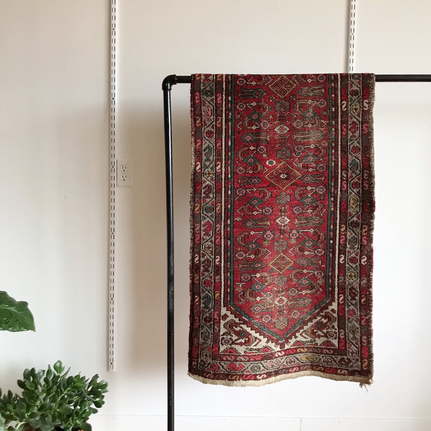 “HANNA” Vintage Hand-knotted Rug (2.4 x 4.10)