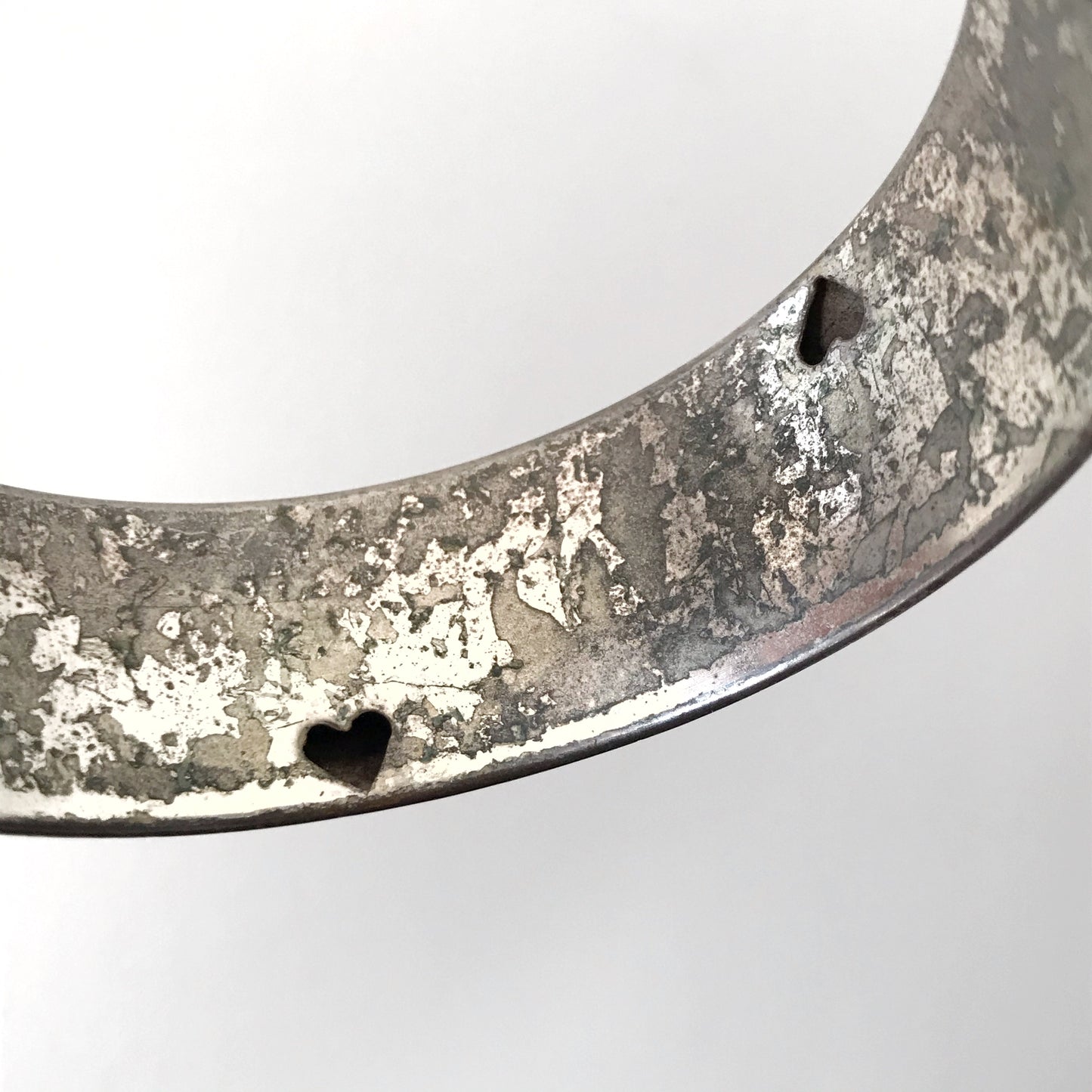 Vintage Silver Hammered Bangle w Hearts