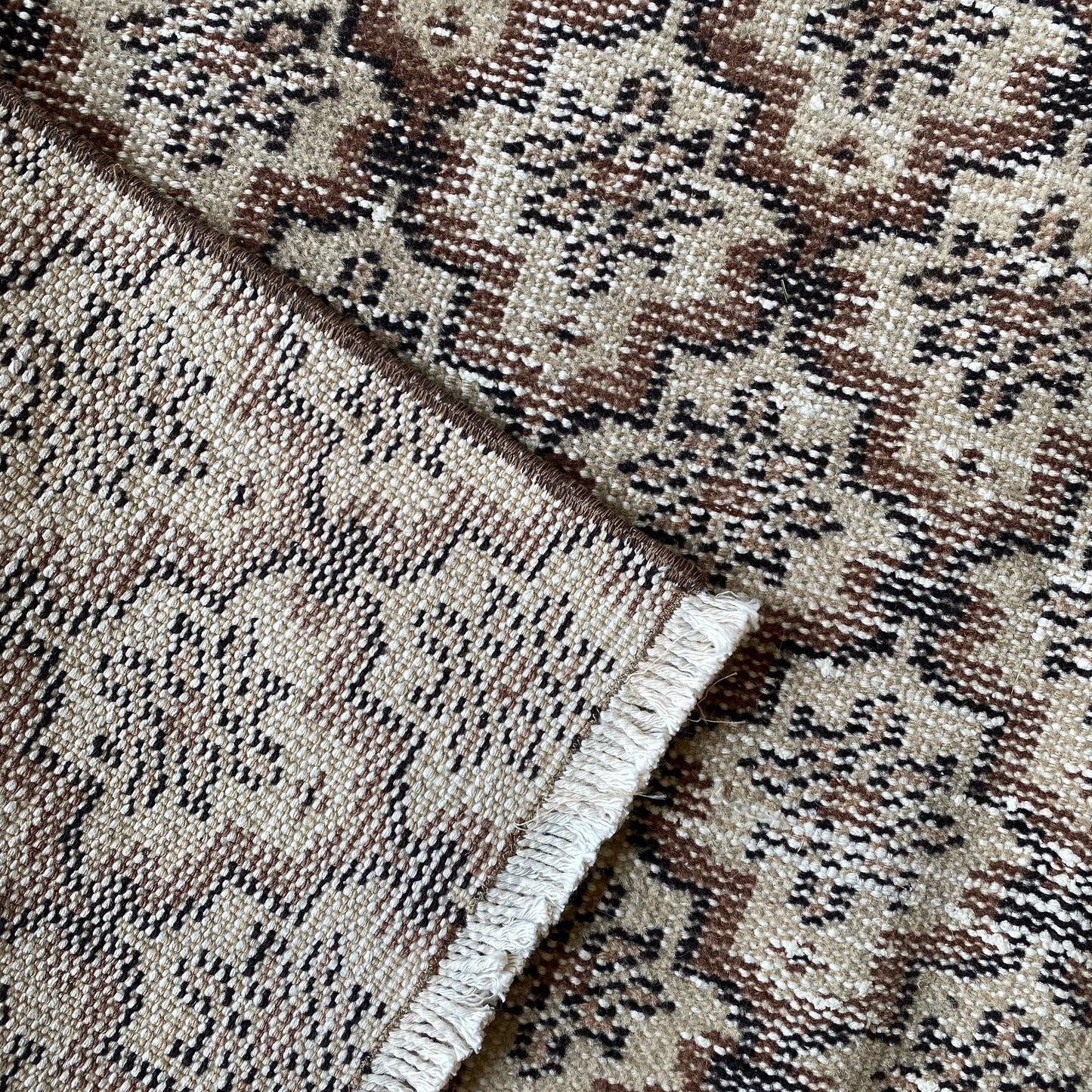 “MAX” Hand-knotted Rug  (4.5 x 7)