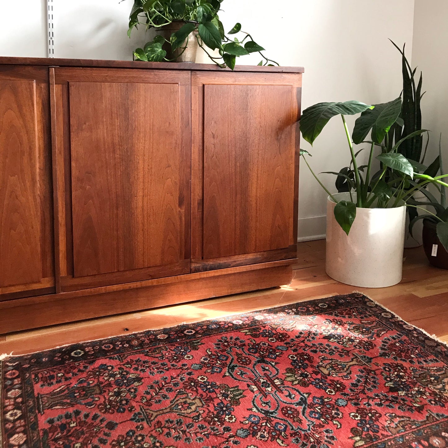 “LAURA” Vintage Hand-Knotted Rug (2.7 x 4)