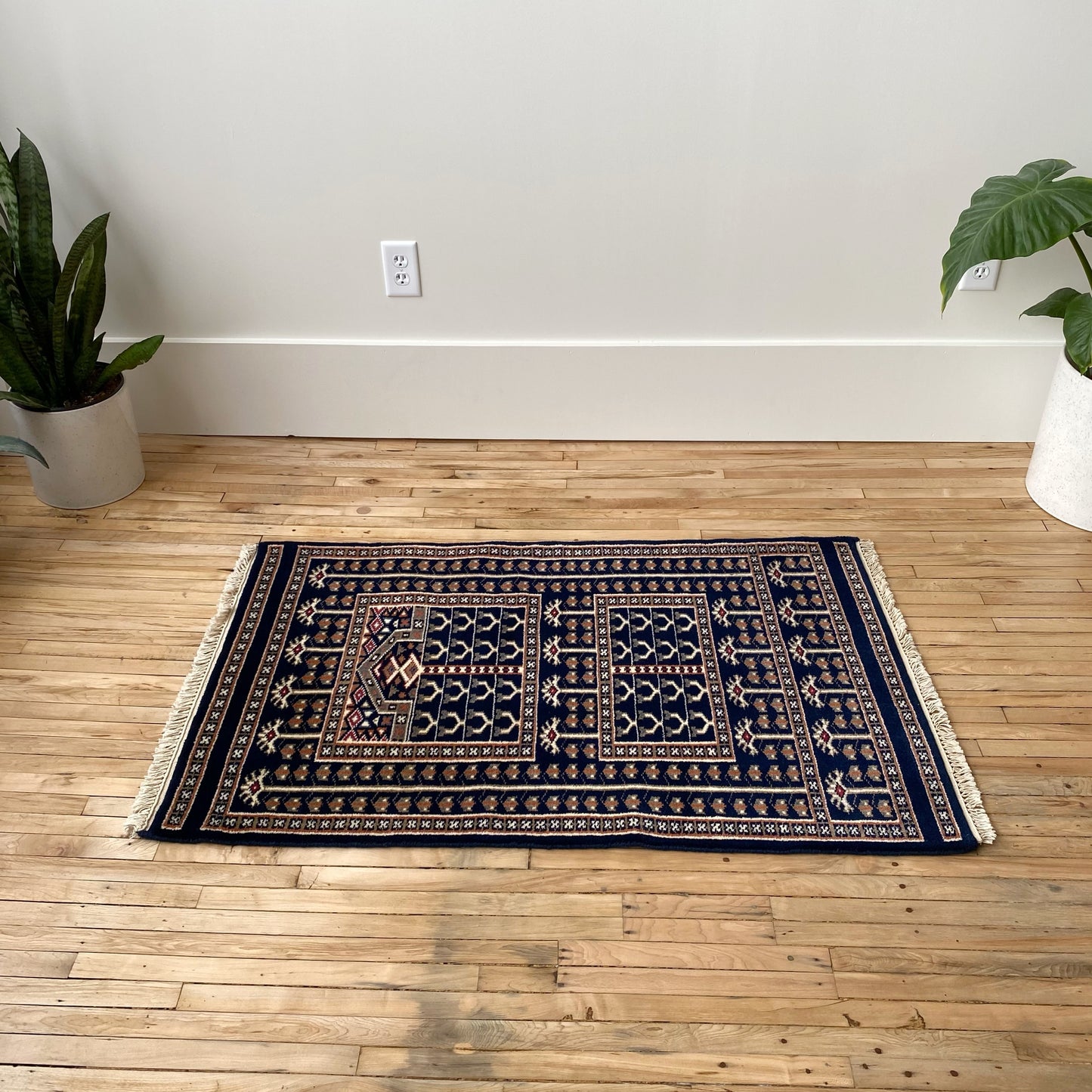 Vintage Hand-knotted Rug (2.7 x 4)
