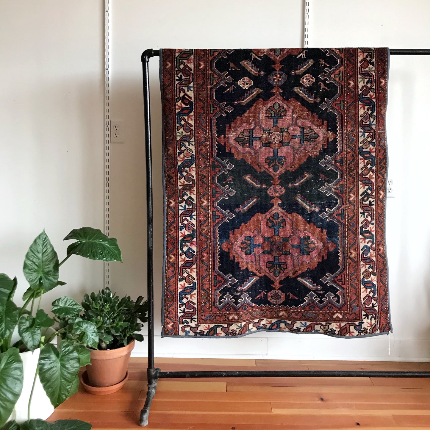 “DANA” Vintage Hand-knotted Area Rug (3.5 x 5.10)