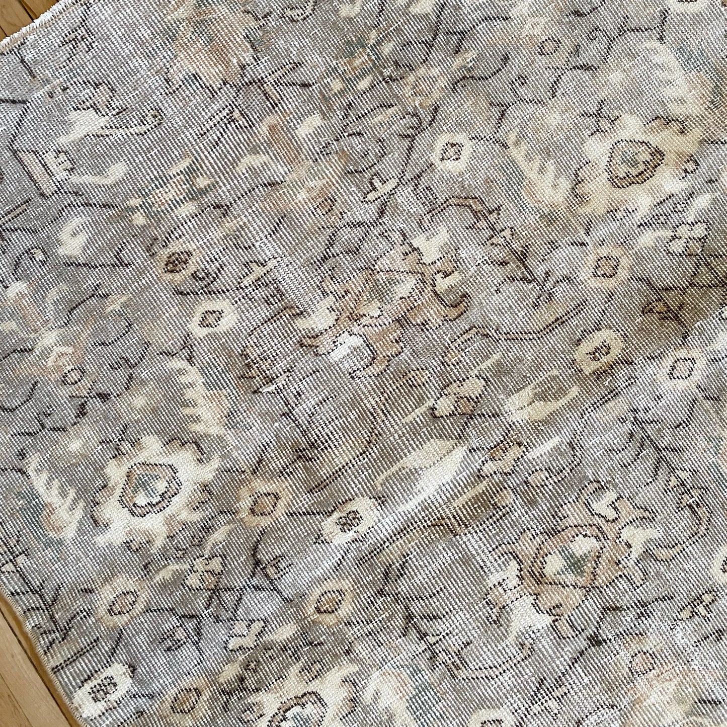 THEA Vintage Hand-knotted Wool Rug (3.8 x 6.5)