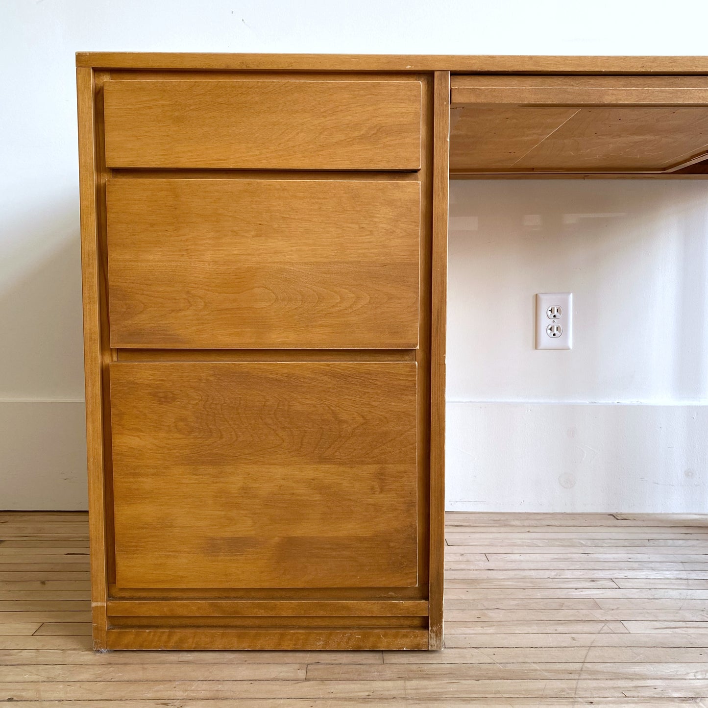 Vintage Mid Century "Modernmates" Desk, Leslie Diamond for Conant Ball