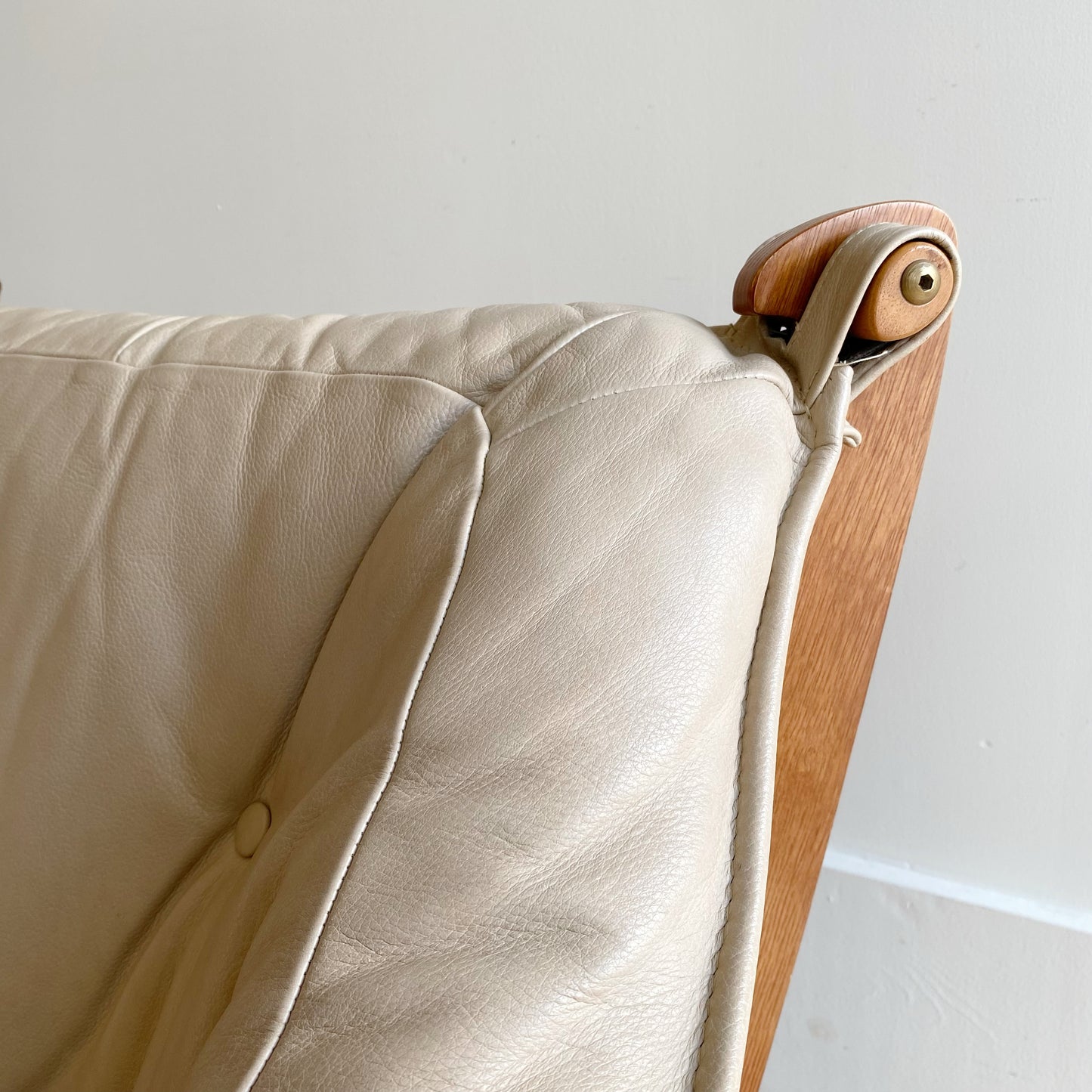 "LUNA" Low Back Leather Chair