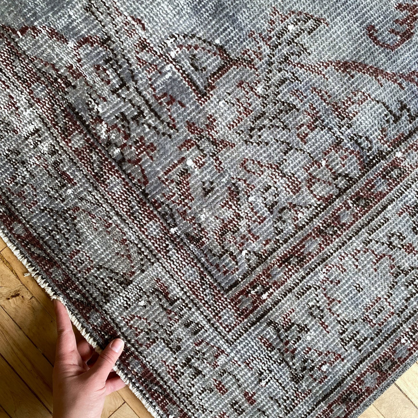 ELLIOT Vintage Hand-knotted Area Rug  (5.1 x 8.9)