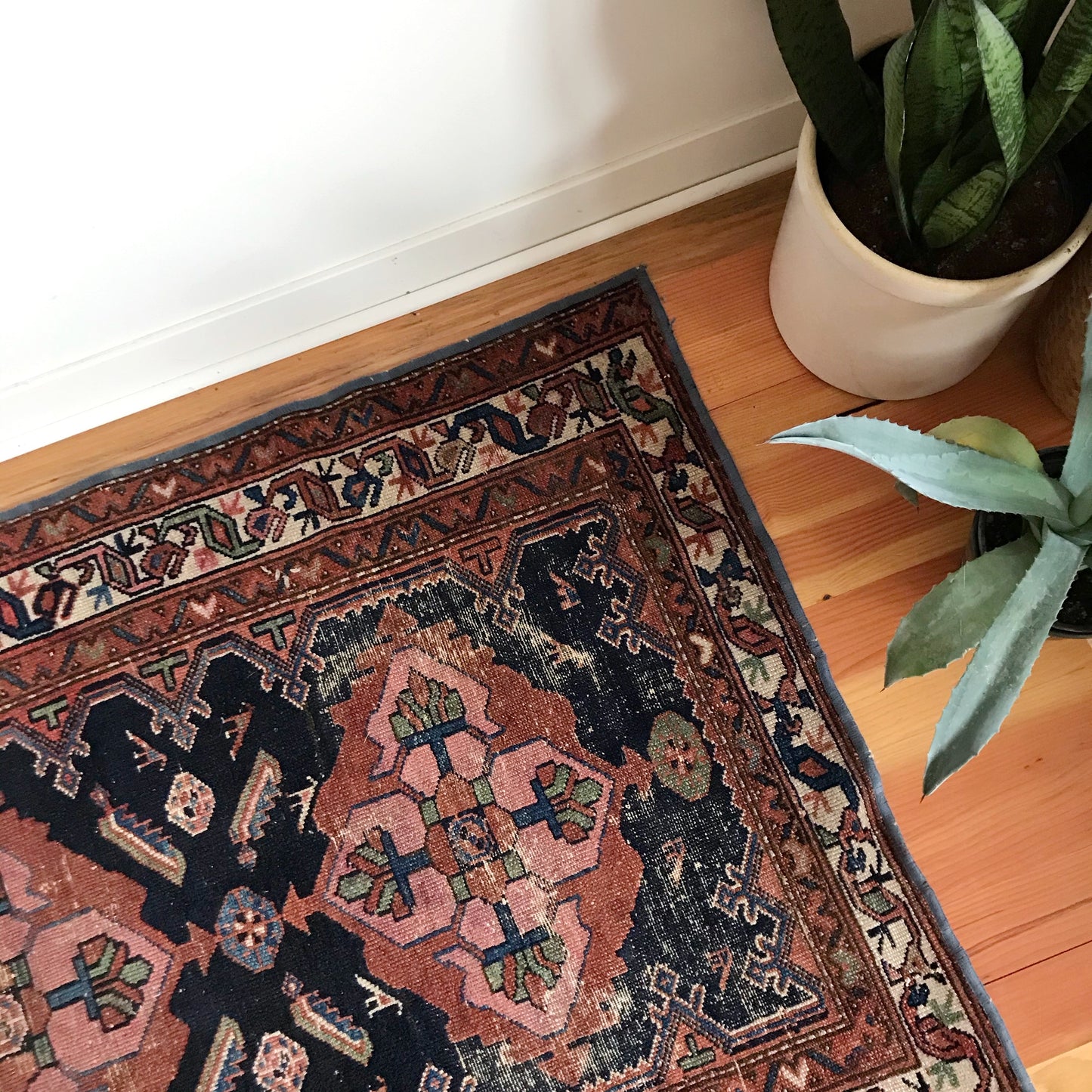 “DANA” Vintage Hand-knotted Area Rug (3.5 x 5.10)