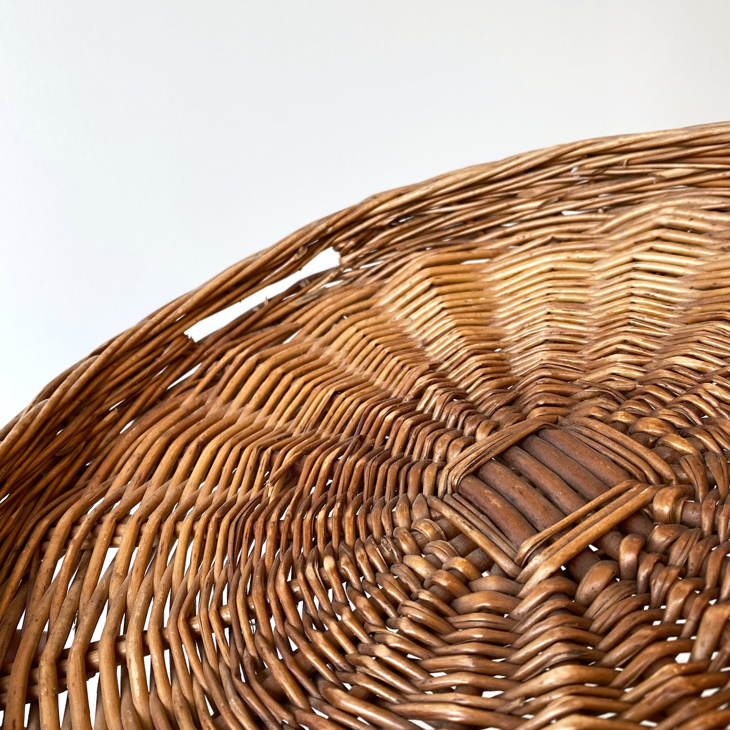 Vintage Round Wicker Tray, 13.5”