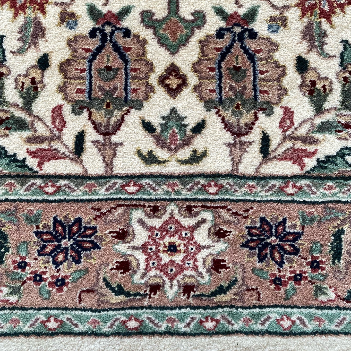 BAILEY Vintage Hand-knotted Rug (2'7" x 4'5")