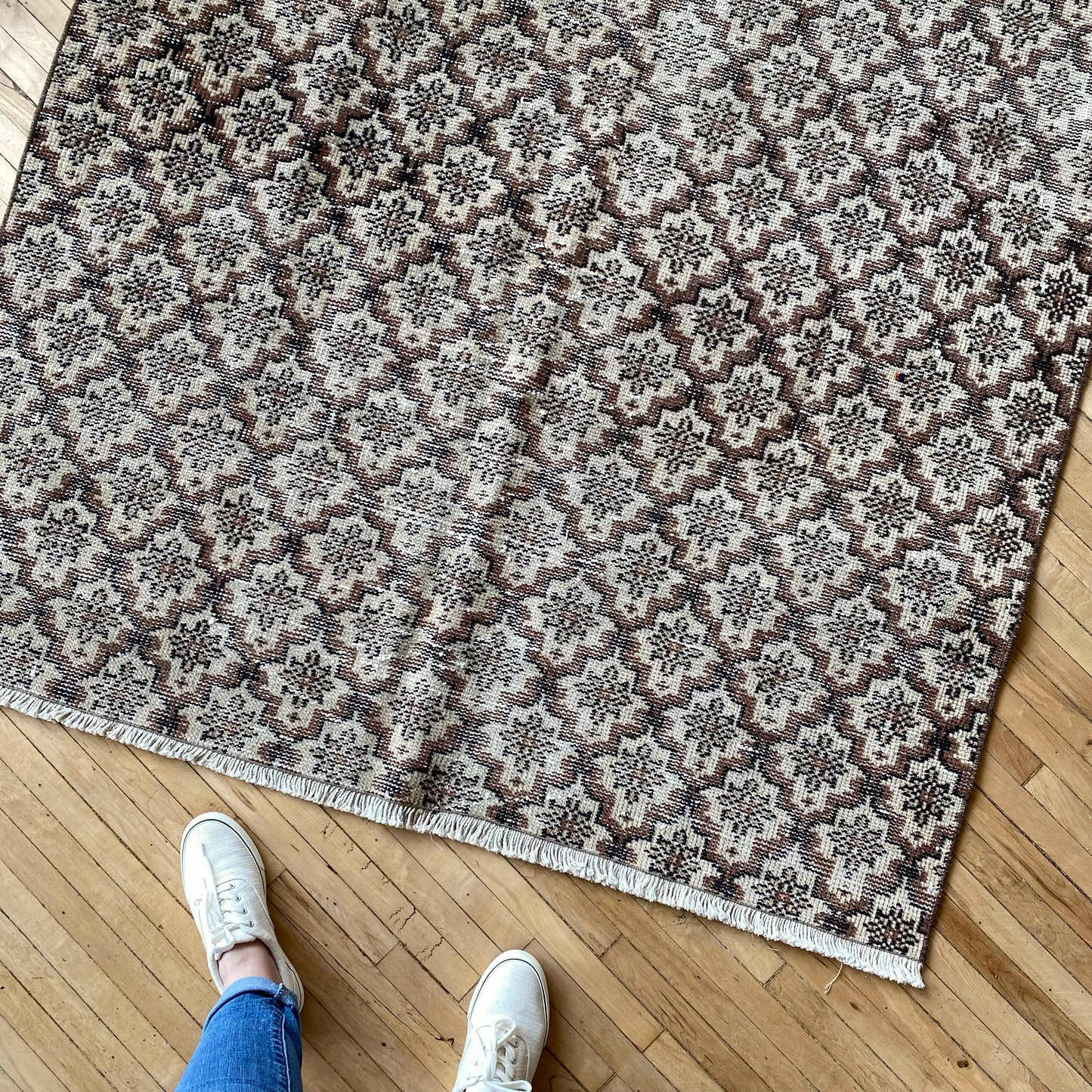 “MAX” Hand-knotted Rug  (4.5 x 7)