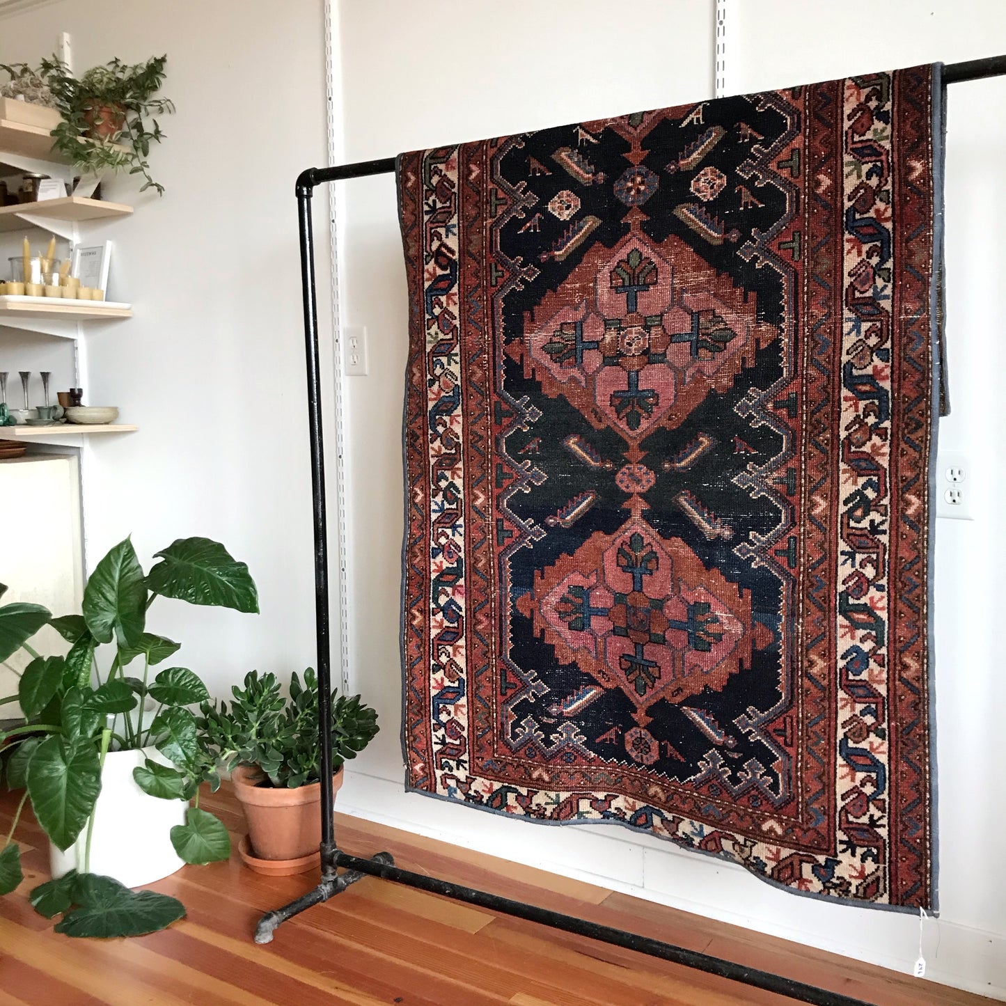 “DANA” Vintage Hand-knotted Area Rug (3.5 x 5.10)