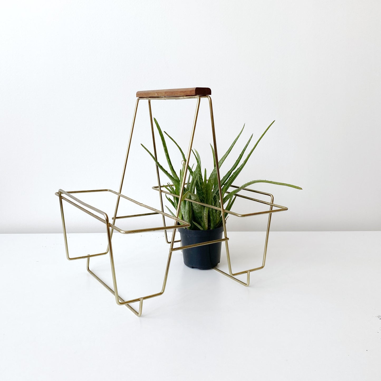 Vintage Wire Caddy with Wooden Handle