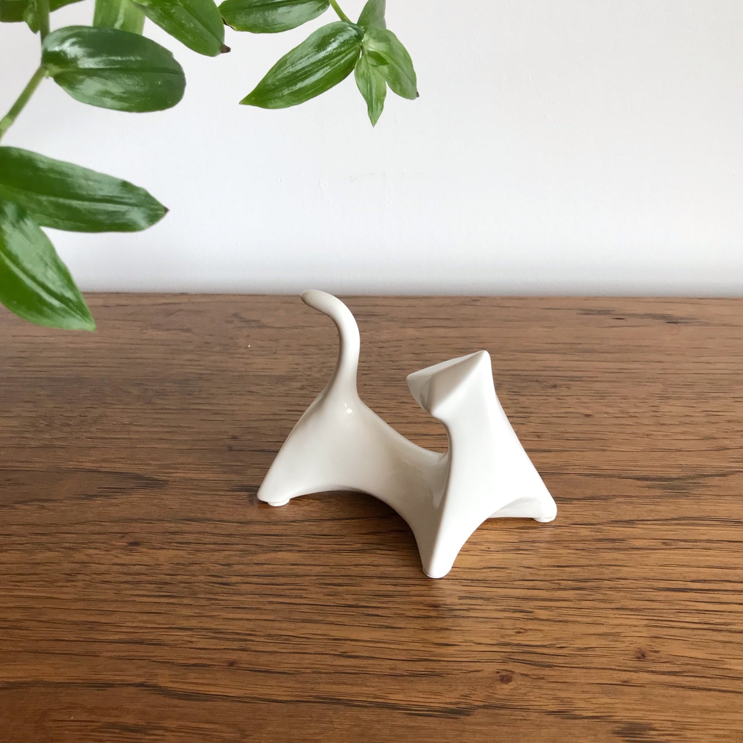 MCM Minimalist Porcelain Cat