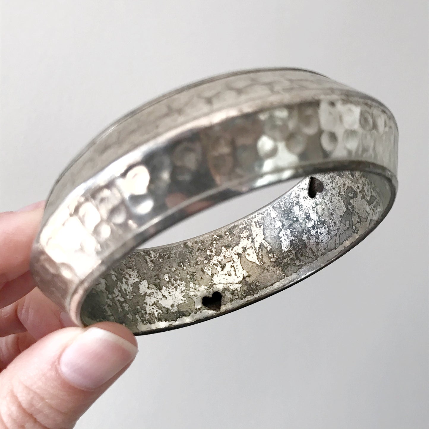 Vintage Silver Hammered Bangle w Hearts