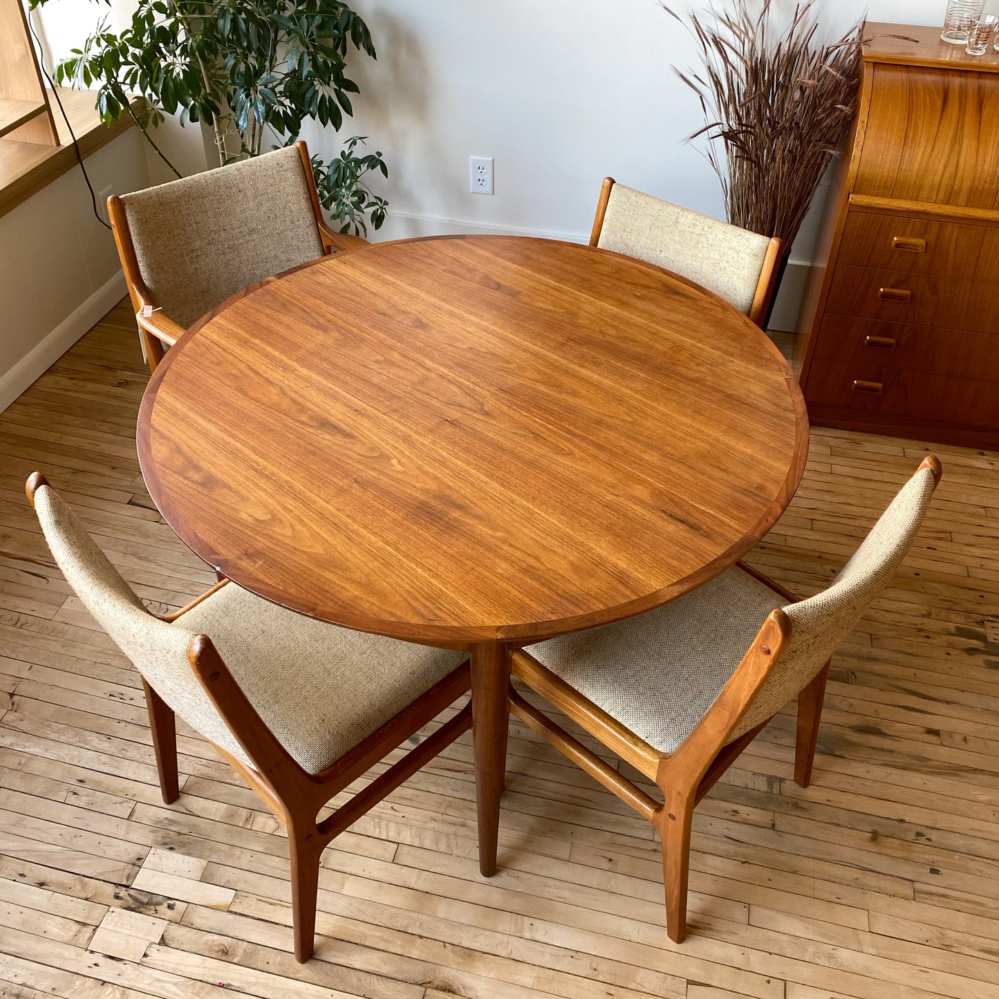 Vintage MCM 44” Round Walnut Dining Table