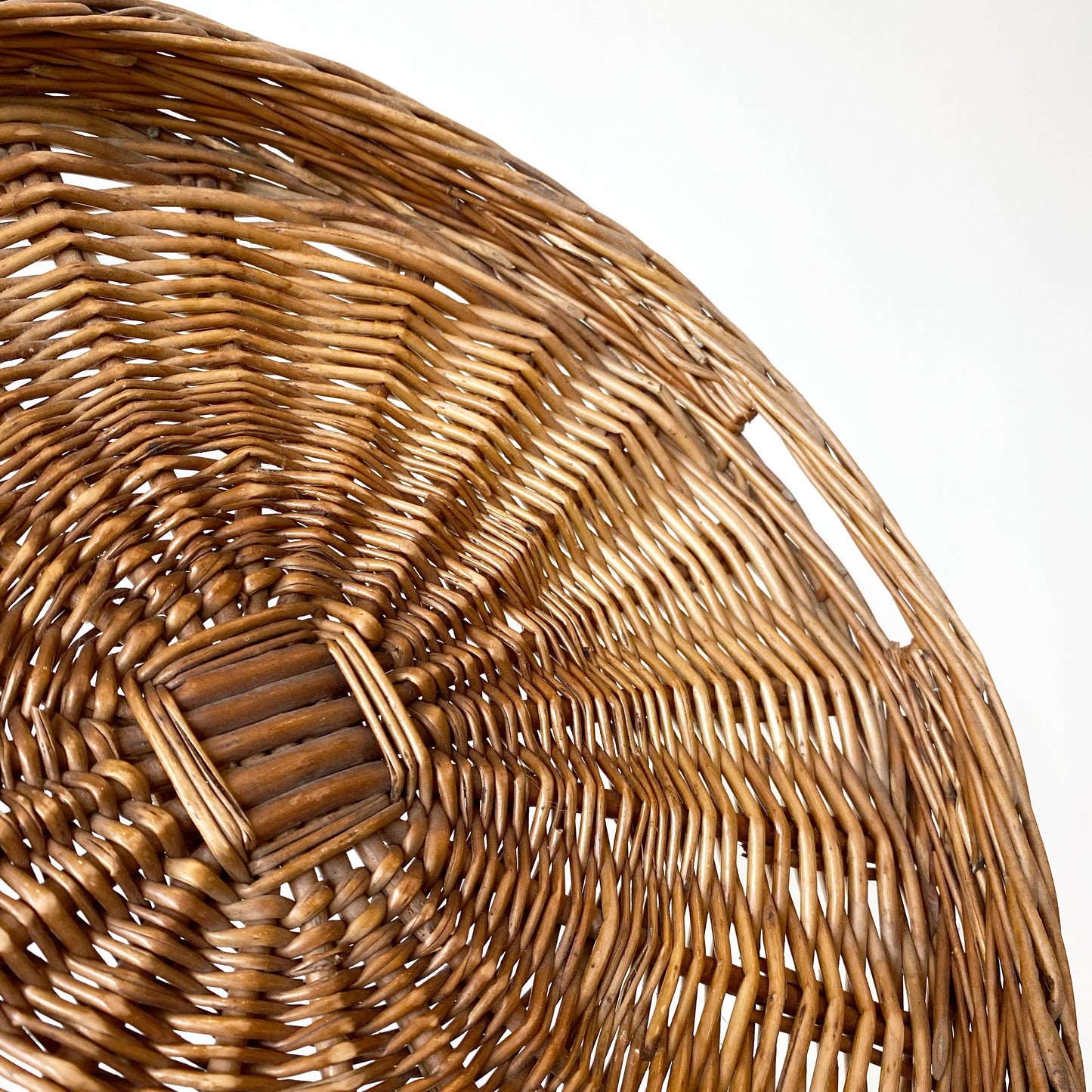 Vintage Round Wicker Tray, 13.5”