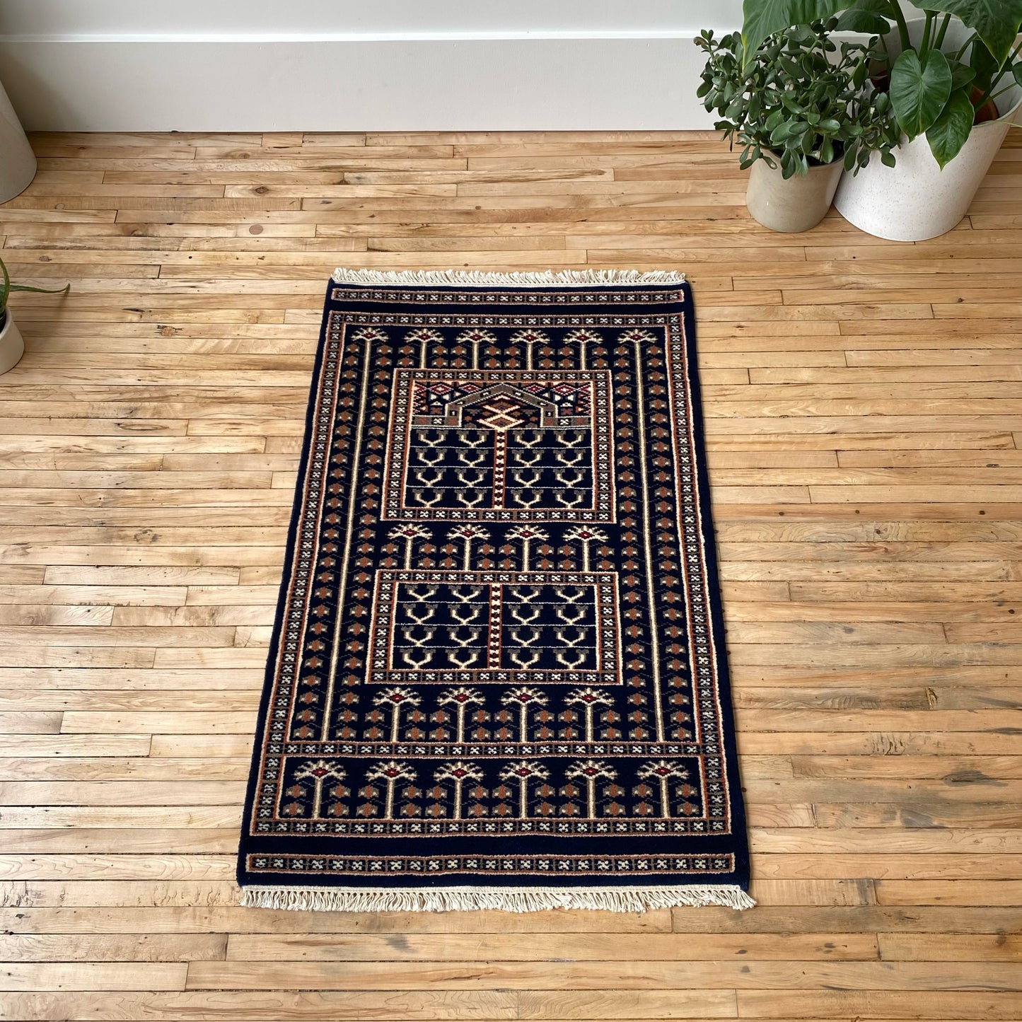 Vintage Hand-knotted Rug (2.7 x 4)