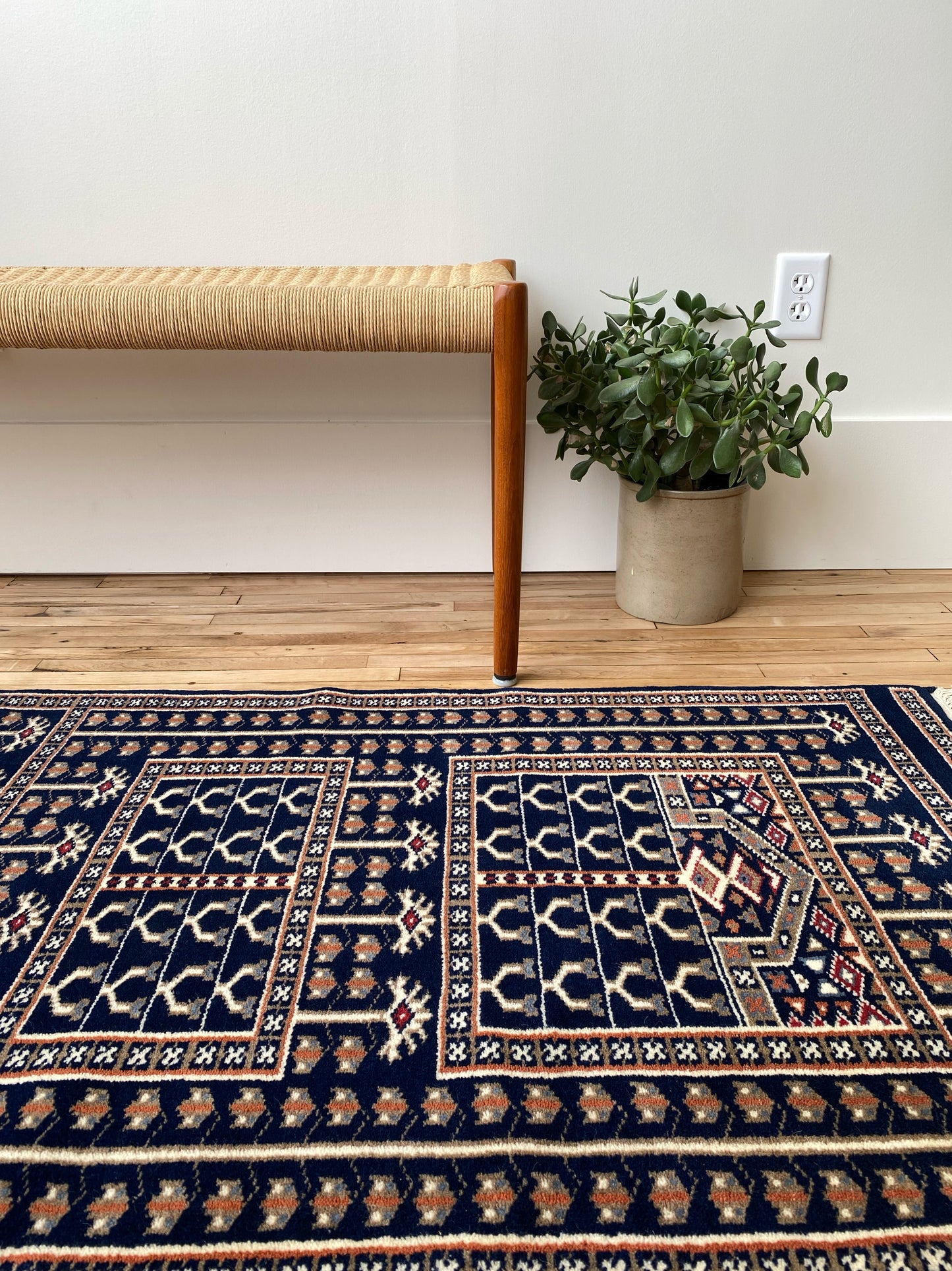Vintage Hand-knotted Rug (2.7 x 4)
