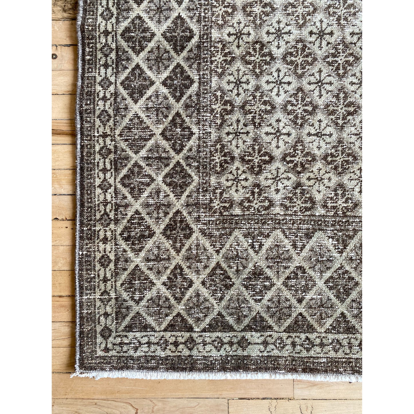 HUDSON Vintage Hand-knotted Wool Rug, Diamonds (4.6 x 7.2)