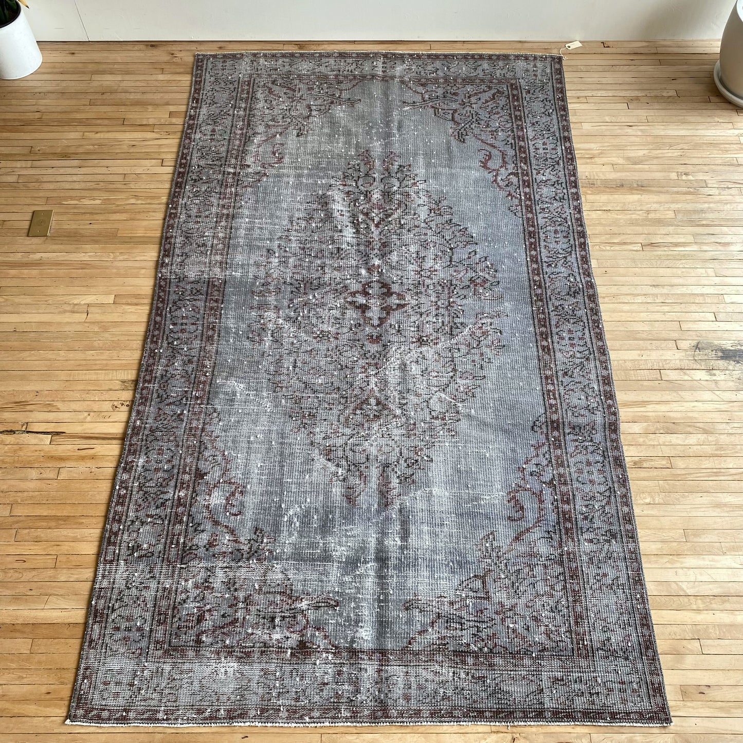 ELLIOT Vintage Hand-knotted Area Rug  (5.1 x 8.9)