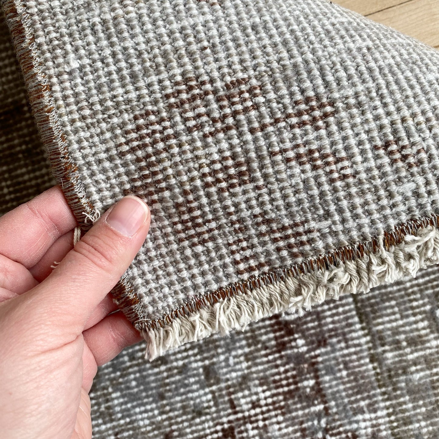 JOSEPHINE : Hand-knotted Wool Area Rug (4.8 X 8.6)