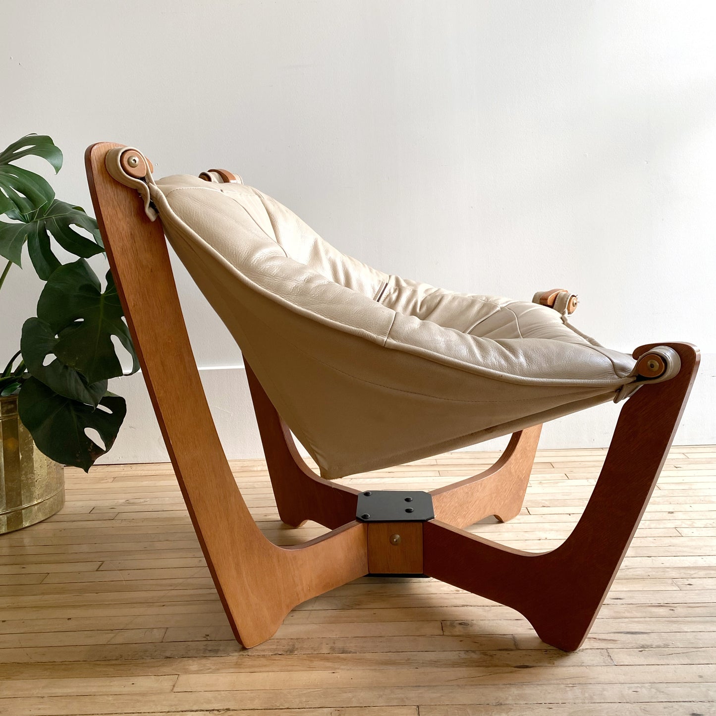 "LUNA" Low Back Leather Chair