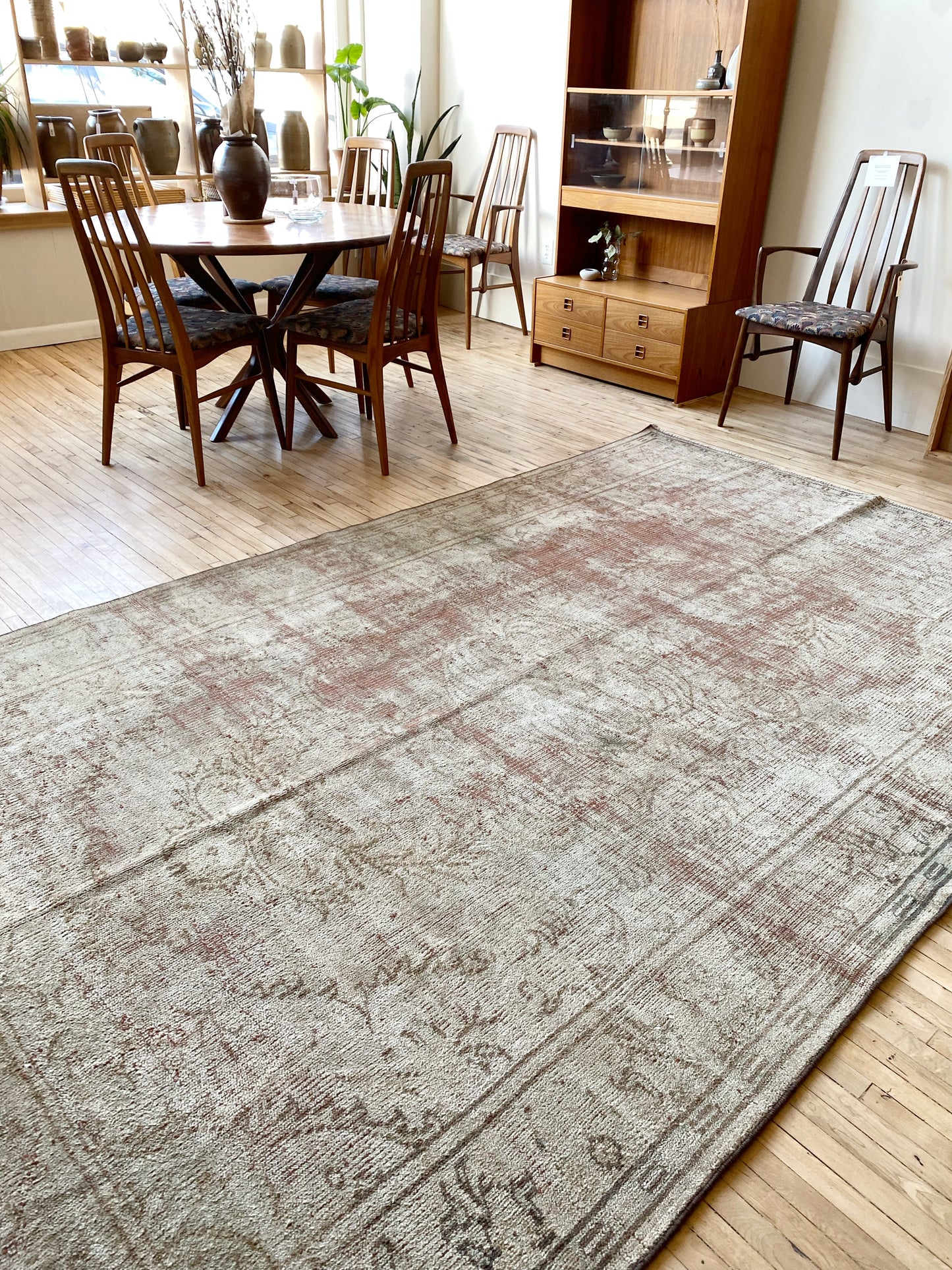 JOAN Vintage Hand-knotted Wool Area Rug (6.3 x 10)
