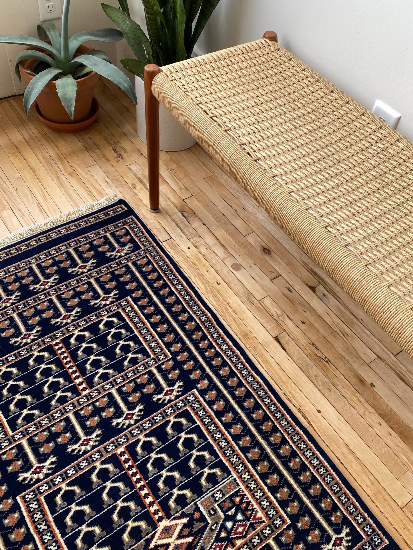 Vintage Hand-knotted Rug (2.7 x 4)
