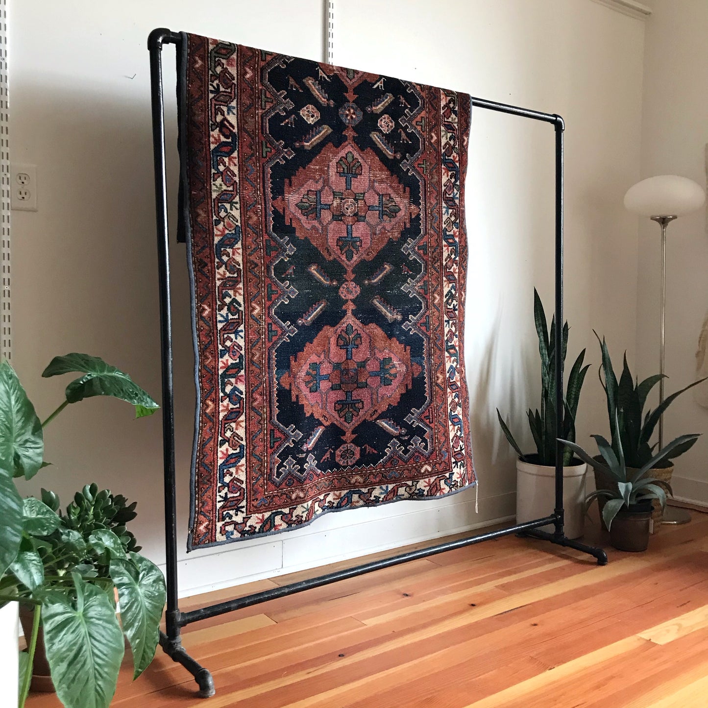 “DANA” Vintage Hand-knotted Area Rug (3.5 x 5.10)