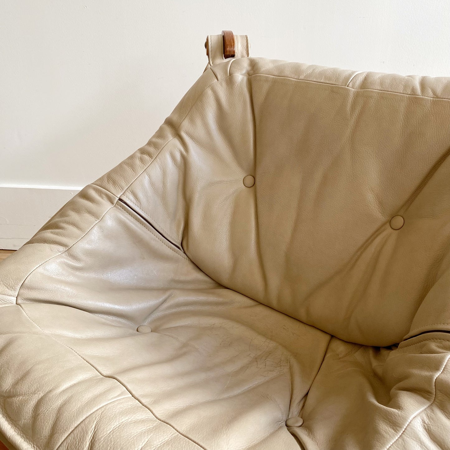 "LUNA" Low Back Leather Chair