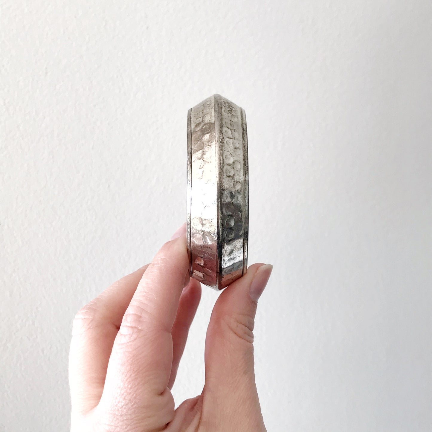 Vintage Silver Hammered Bangle w Hearts