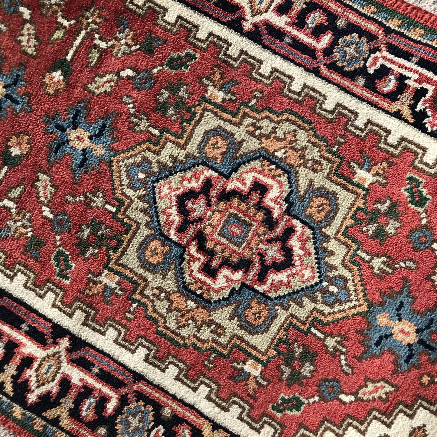 "WREN" Runner Rug (9.8 x 2.6)