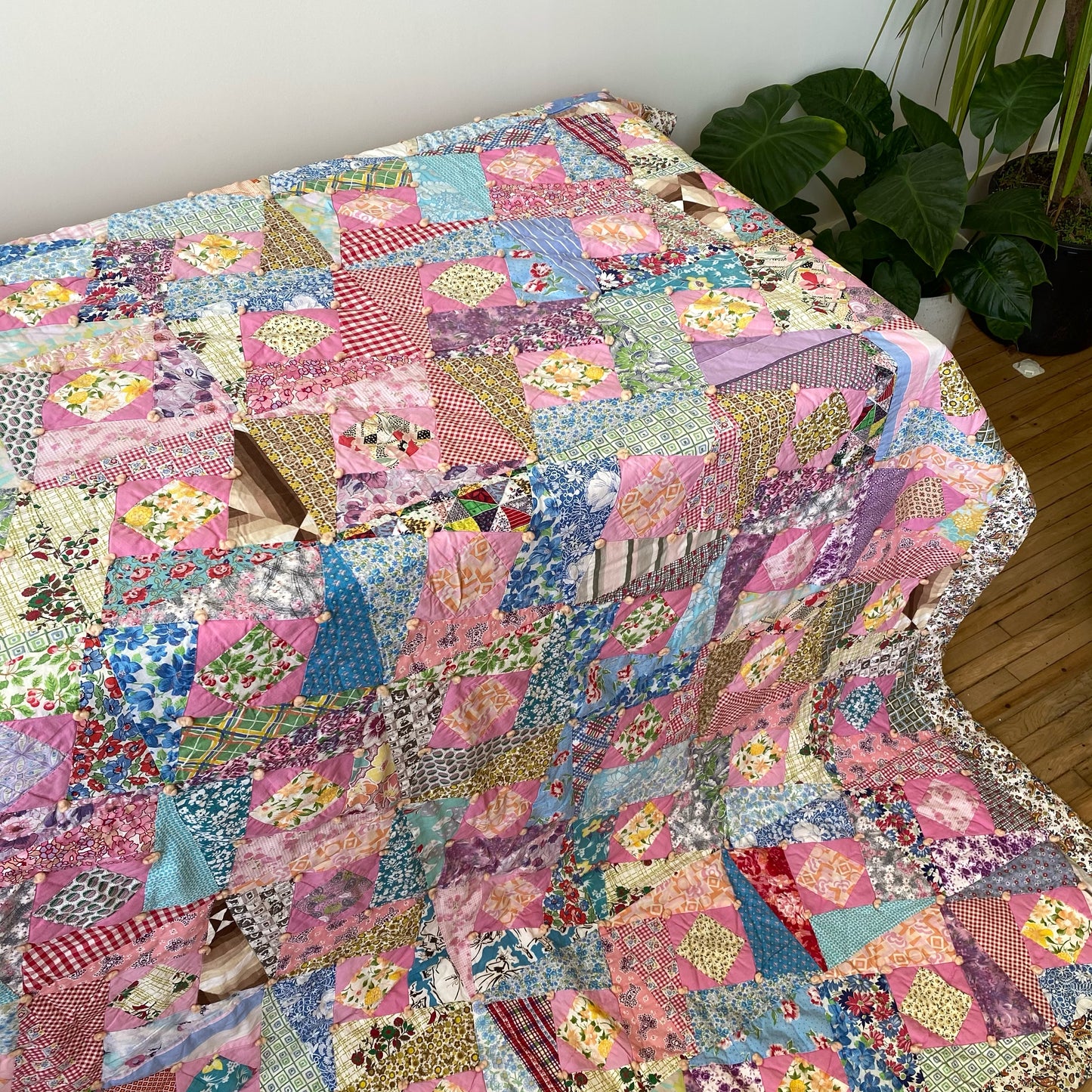 Vintage Patchwork Quilt (65” x 90”)