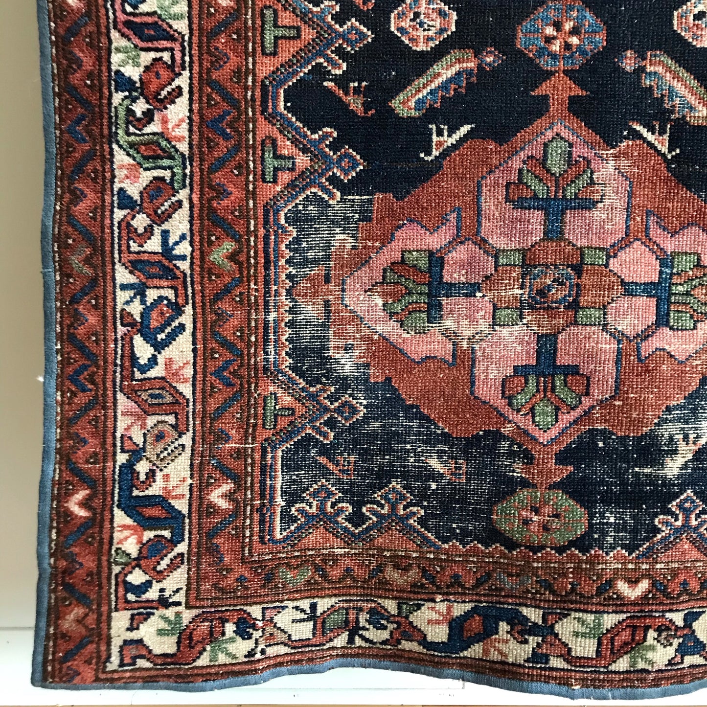 “DANA” Vintage Hand-knotted Area Rug (3.5 x 5.10)