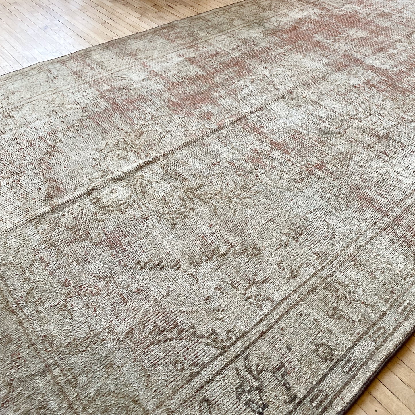 JOAN Vintage Hand-knotted Wool Area Rug (6.3 x 10)