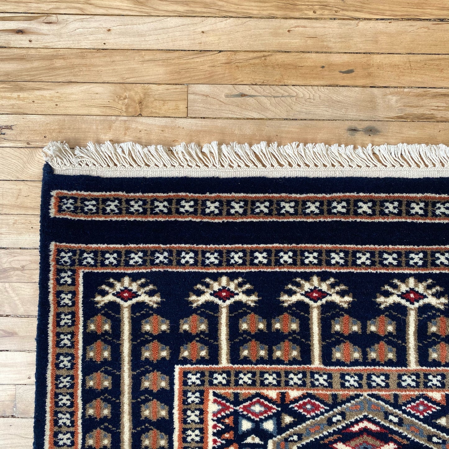 Vintage Hand-knotted Rug (2.7 x 4)