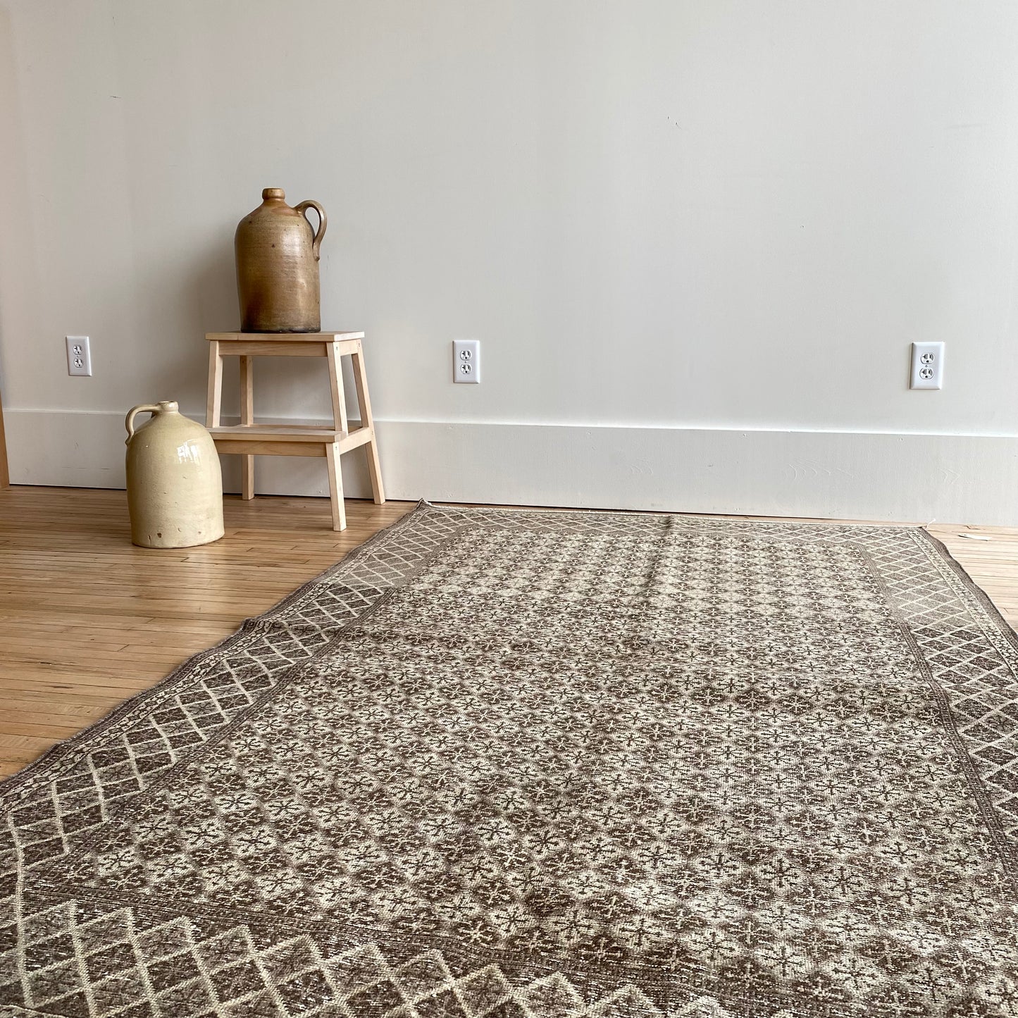 HUDSON Vintage Hand-knotted Wool Rug, Diamonds (4.6 x 7.2)