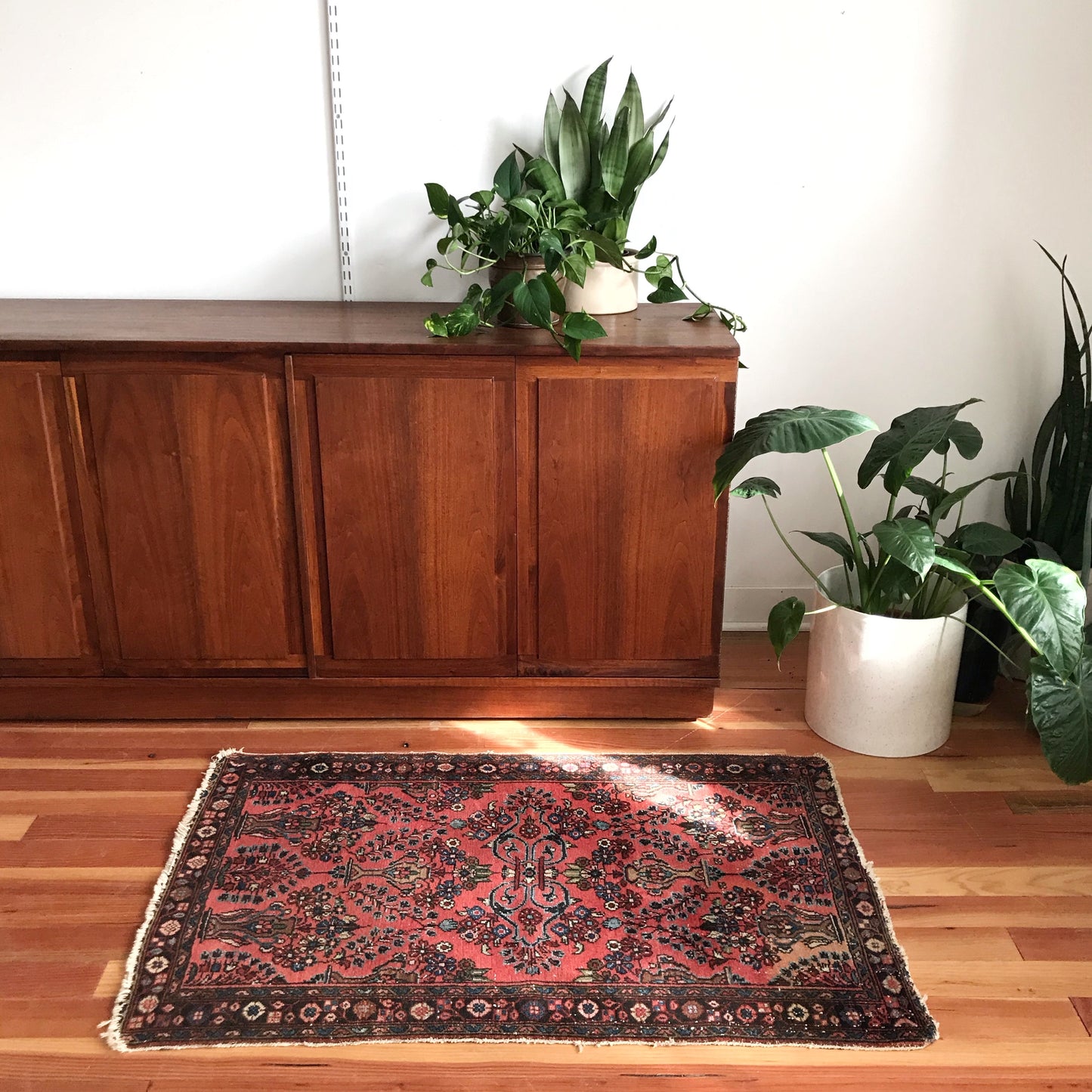 “LAURA” Vintage Hand-Knotted Rug (2.7 x 4)