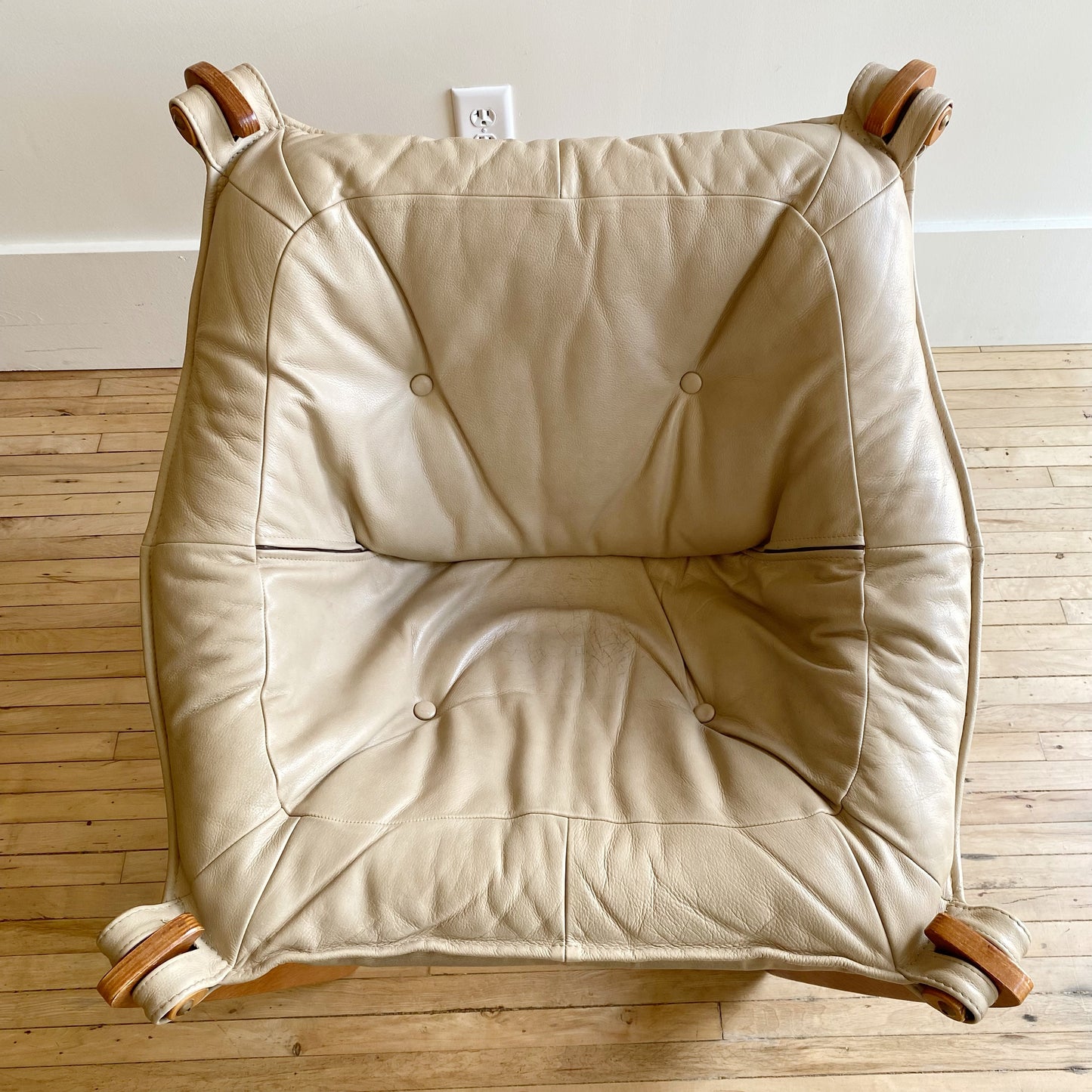 "LUNA" Low Back Leather Chair