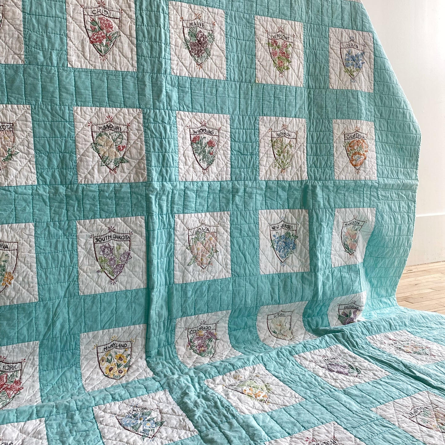 Vintage 48-State Flower Quilt (87" x 72")